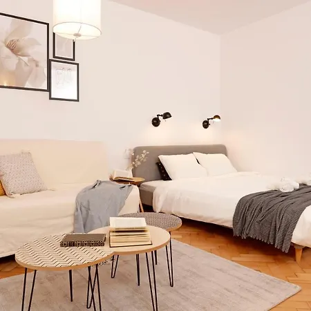 Chic Scandinavian Style Studio *